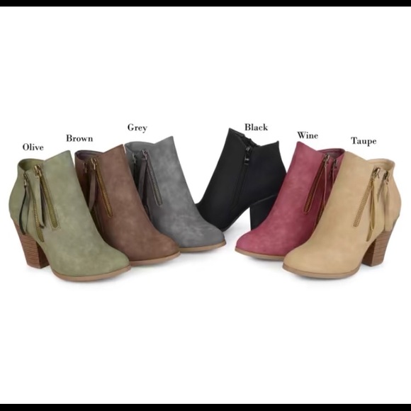 I bought these boots but fit me small. They are bran new haven’t been worn. - Picture 2 of 2